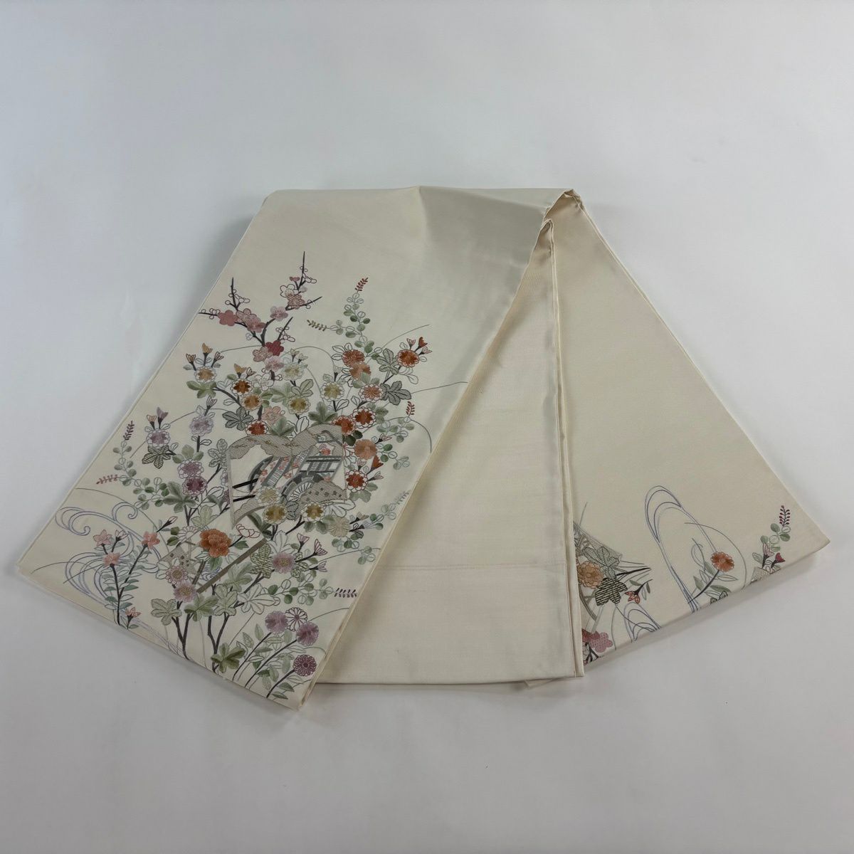 【美品】 袋帶 名品級 冊子 草花紋刺繡 金線 奶油色 大鼓圖案 純蠶絲