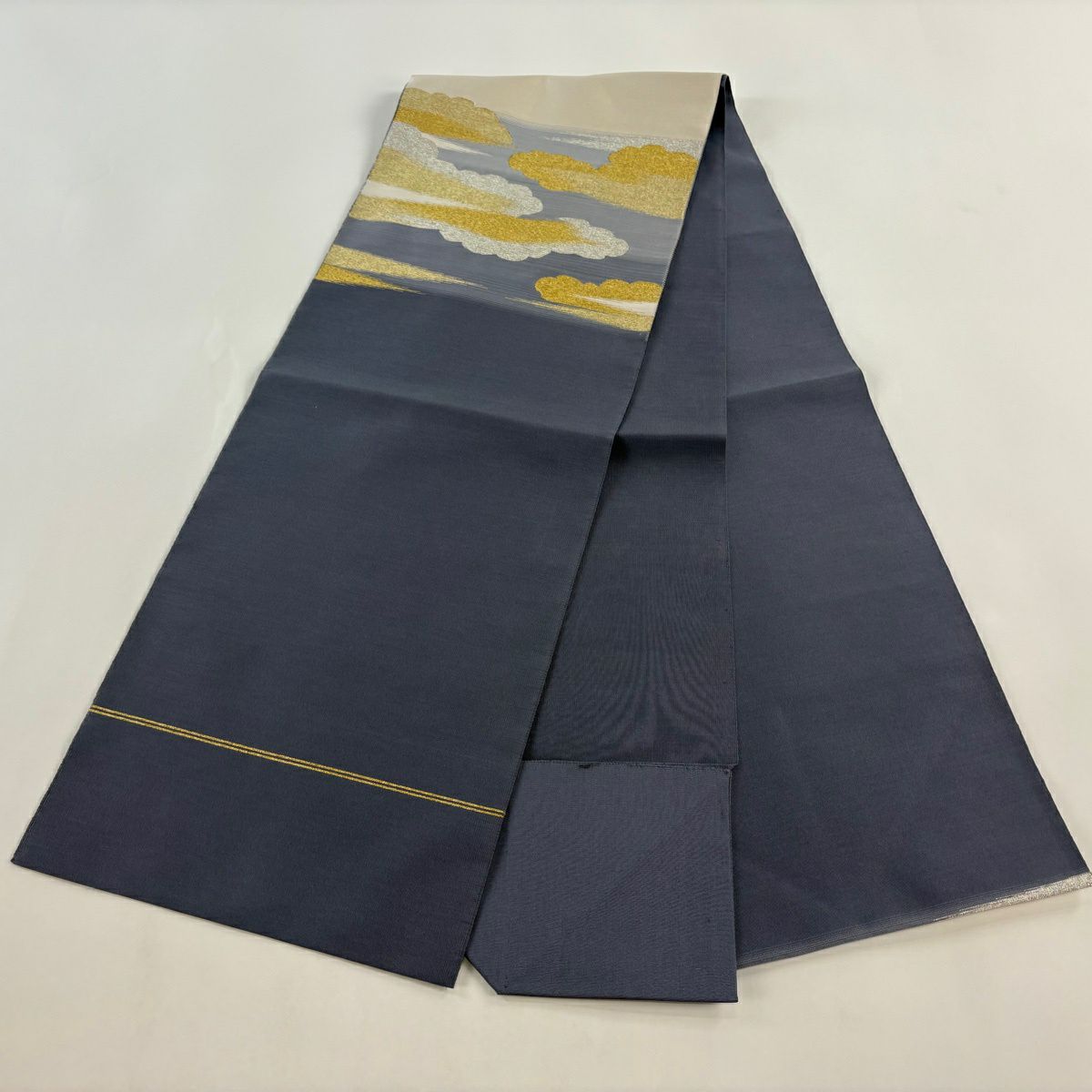 【美品】 名古屋帶 優品級 八寸名古屋帶 松樹葉仕立 雲紋 霞 金銀彩 青灰色 純蠶絲