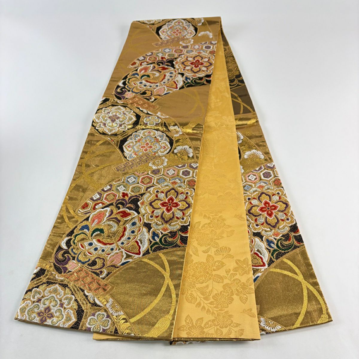 【美品】 袋帶 秀品級 蝶 華紋 唐織 金絲 金 六通 純蠶絲