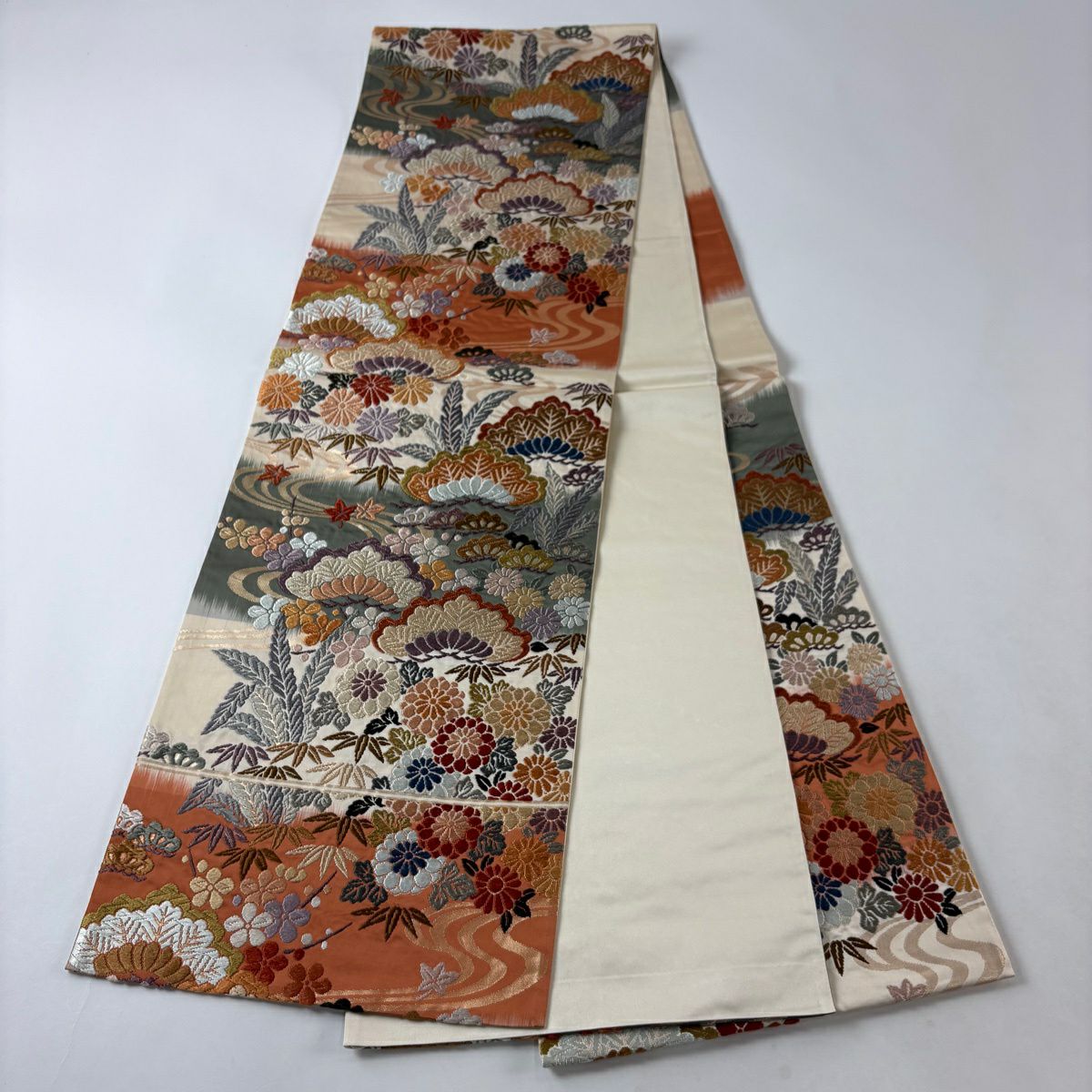 【美品】 袋帶 秀品級 松樹竹子梅花 流水 金金箔 唐織 米色 六通 純蠶絲