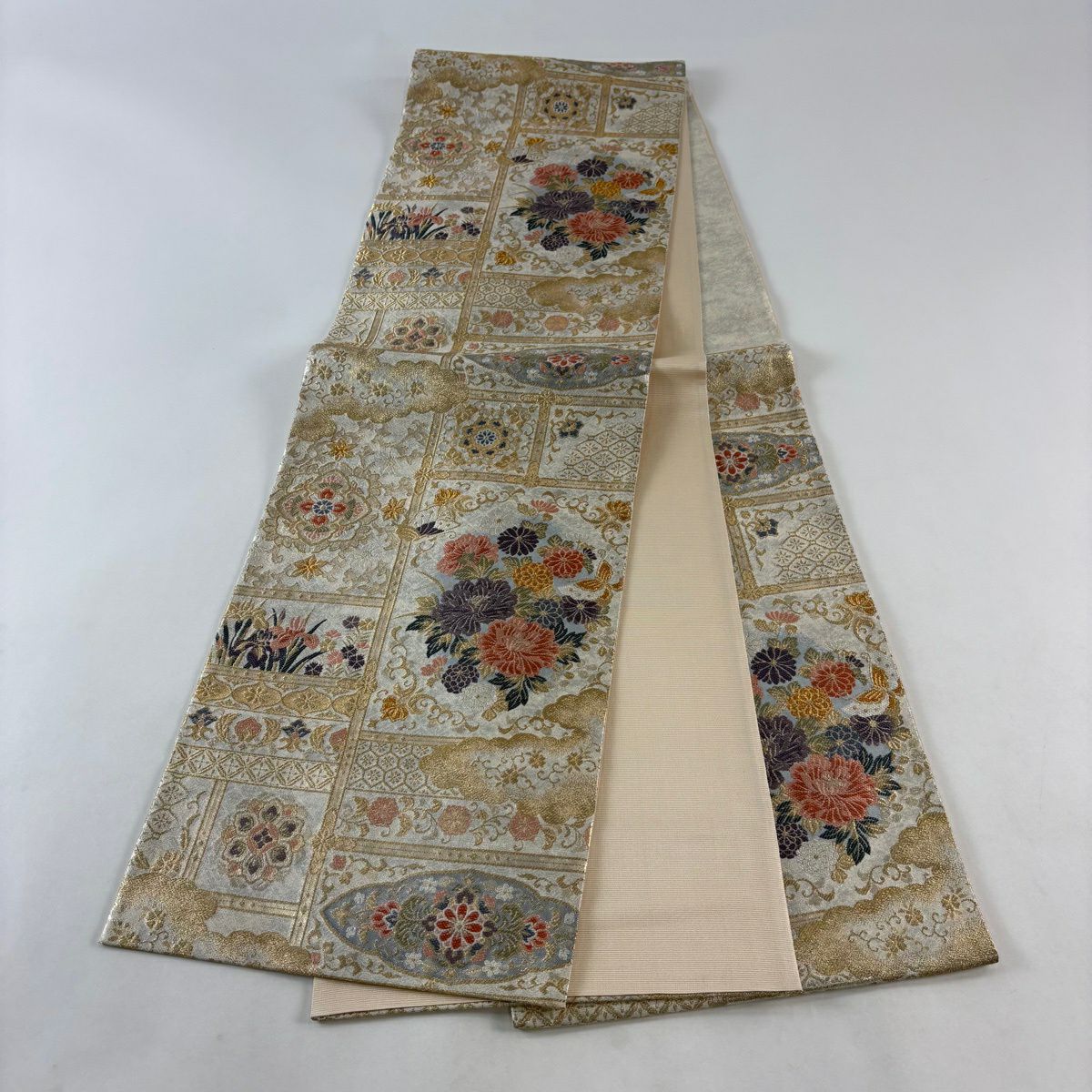 【美品】 袋帶 秀品級 草花紋紋 金金箔 灰白 六通 純蠶絲