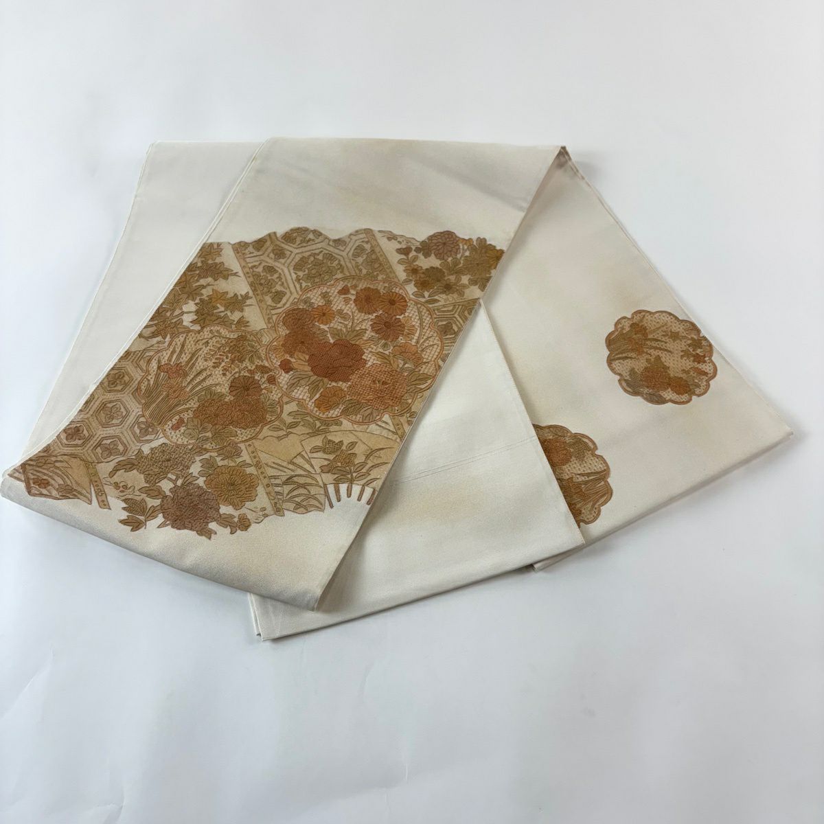袋帶 秀品級 牡丹 扇子子 刺繡 金彩裝飾 奶油色 大鼓圖案 純蠶絲