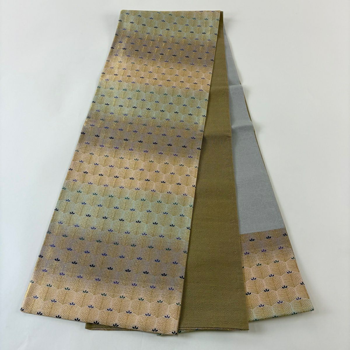 【美品】 袋帶 名古屋帶 秀品級 若松樹 龜甲 金絲 米色 純蠶絲