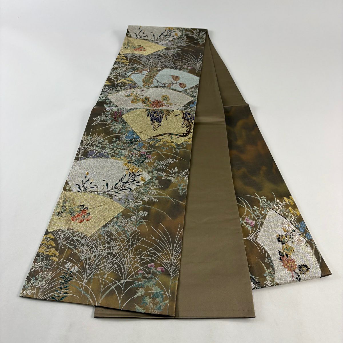 【美品】 袋帶 秀品級 遊扇子草花紋紋 金銀彩 金茶 お太鼓柄 純蠶絲