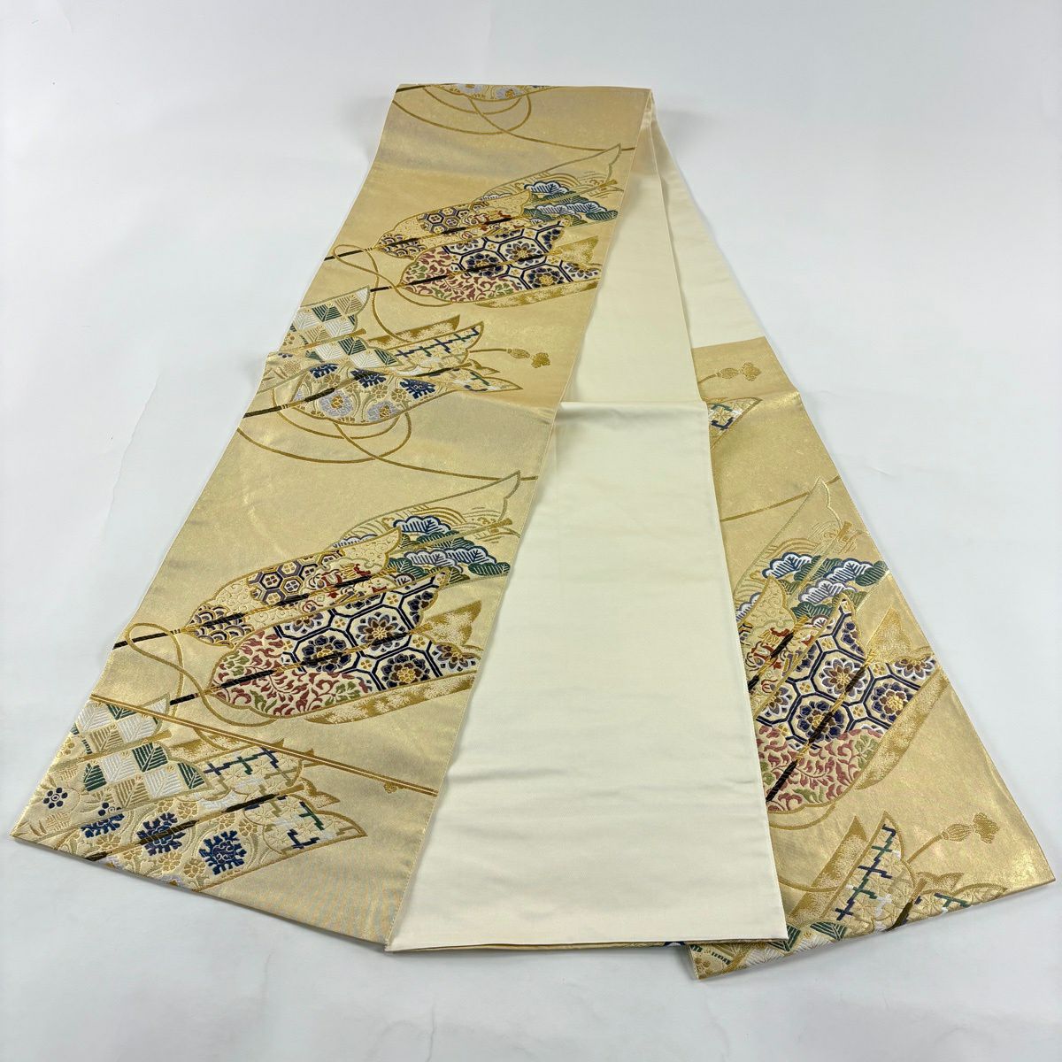 【美品】 袋帶 秀品級 古都的絲季 矢羽根 蜀江華紋 金絲 金金箔 金色 六通 純蠶絲