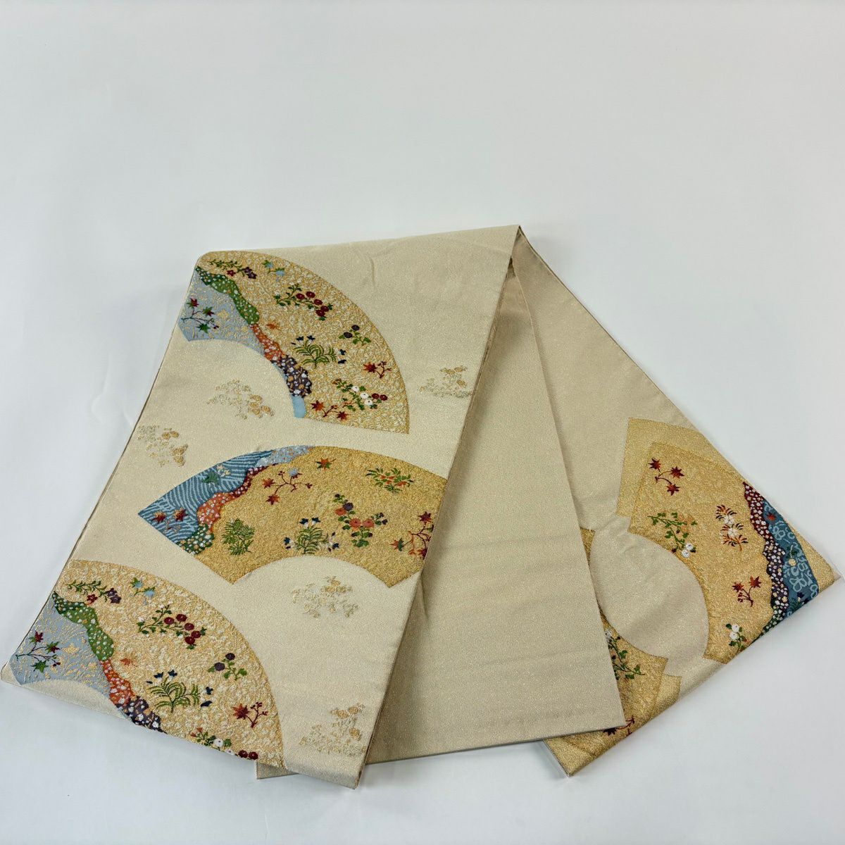 【美品】 袋帶 秀品級 扇子面 草花紋 金銀彩 米色 大鼓圖案 純蠶絲