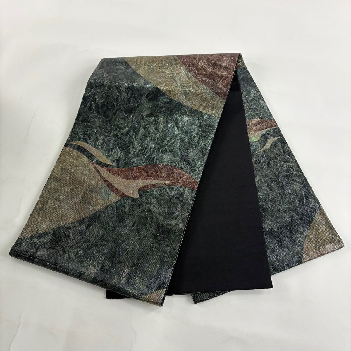【美品】 袋帶 秀品級 落款あり 幾何學 螺鈿金金箔 黑灰 お太鼓柄 純蠶絲
