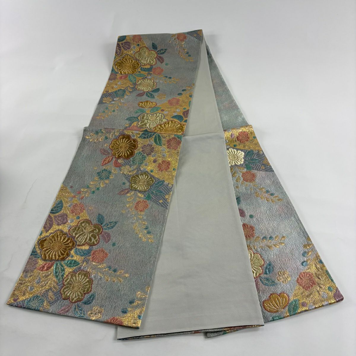 【美品】 袋帶 秀品級 振袖禮服禮服用 辻花染圖案 椿 金金箔 金絲 灰色 六通 純蠶絲