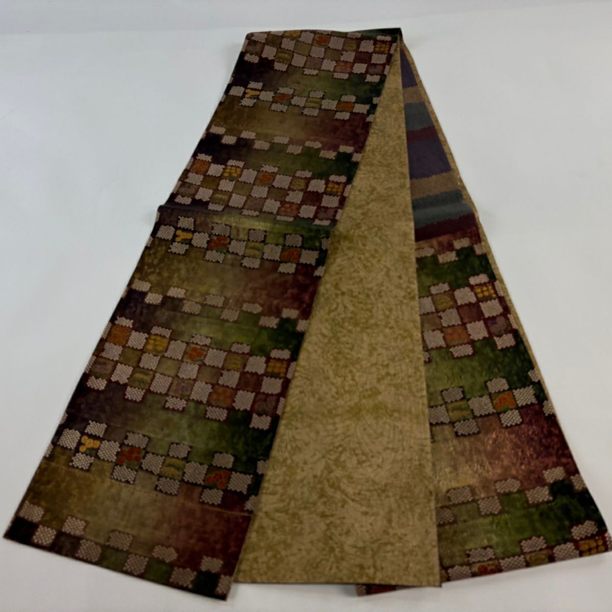 【美品】 袋帶 逸品級 渡文 落款あり 用美錦 松樹竹子梅花 草花紋紋 金金箔 金糸 焦茶 六通 純蠶絲
