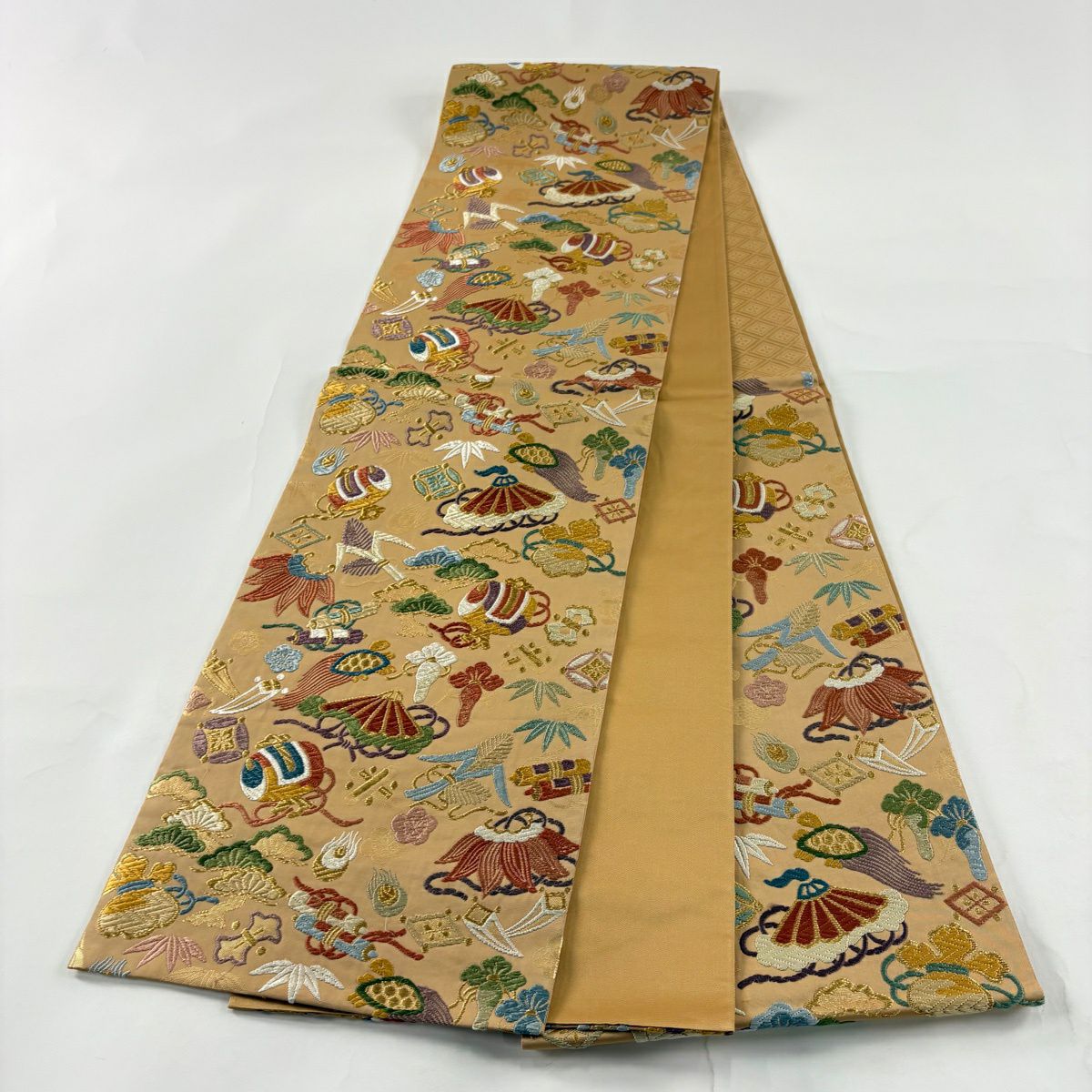 【美品】 袋帶 逸品級 寶盡くし 松樹竹子梅花 唐織 金絲 淡黃土色 六通 純蠶絲