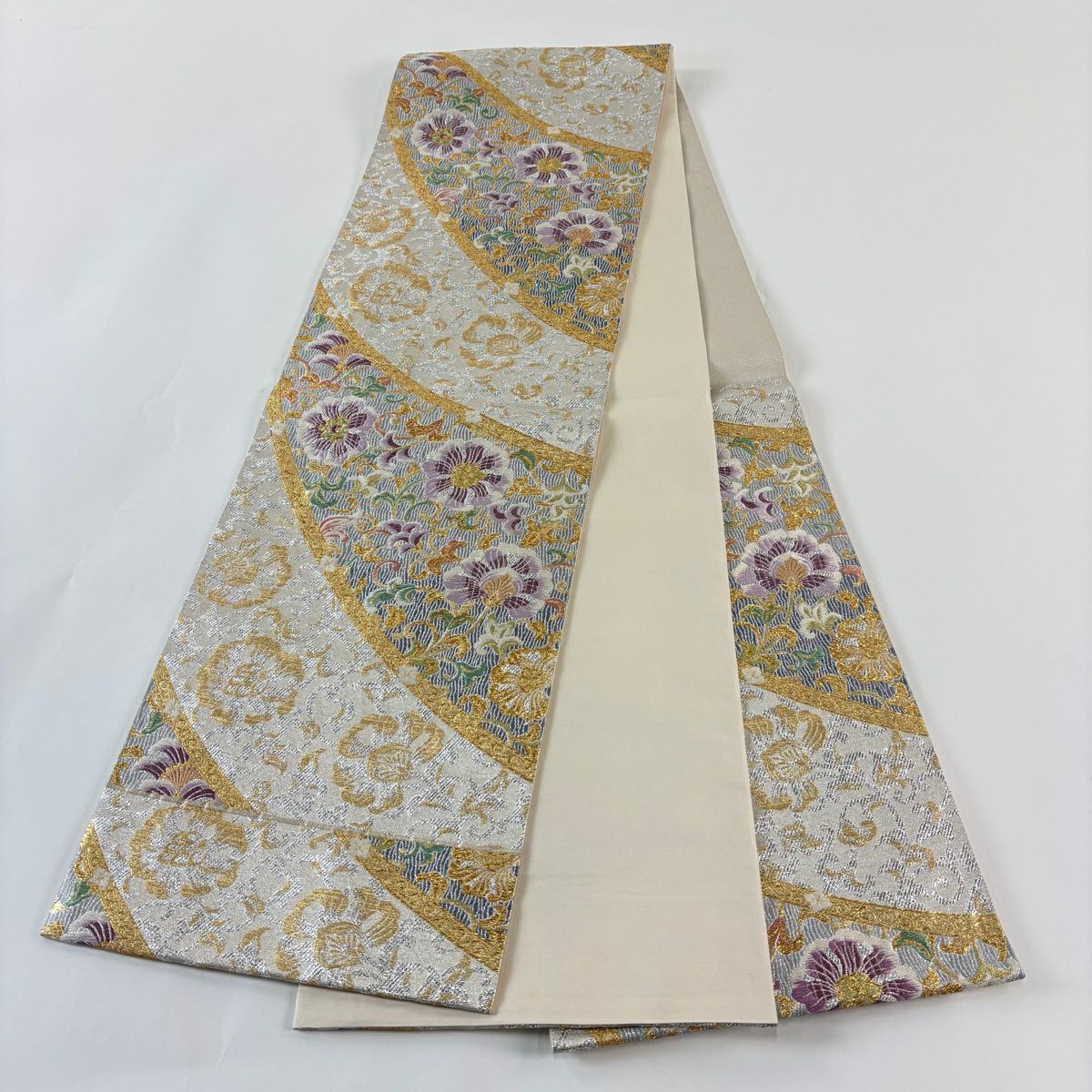 【美品】 袋帶 逸品級 じゅらく 落款あり 帝王紫 花唐草紋 金金箔 米色 六通 純蠶絲