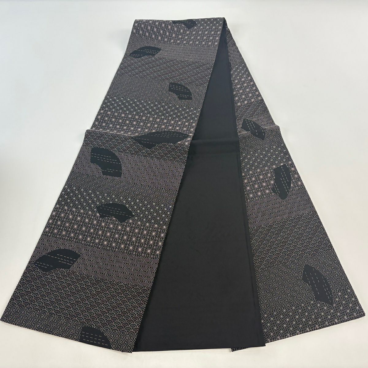 【美品】 袋帶 逸品級 ますいわ屋 紬織織 扇子面 有職紋樣 刺繡 墨 黑色 お太鼓柄 純蠶絲