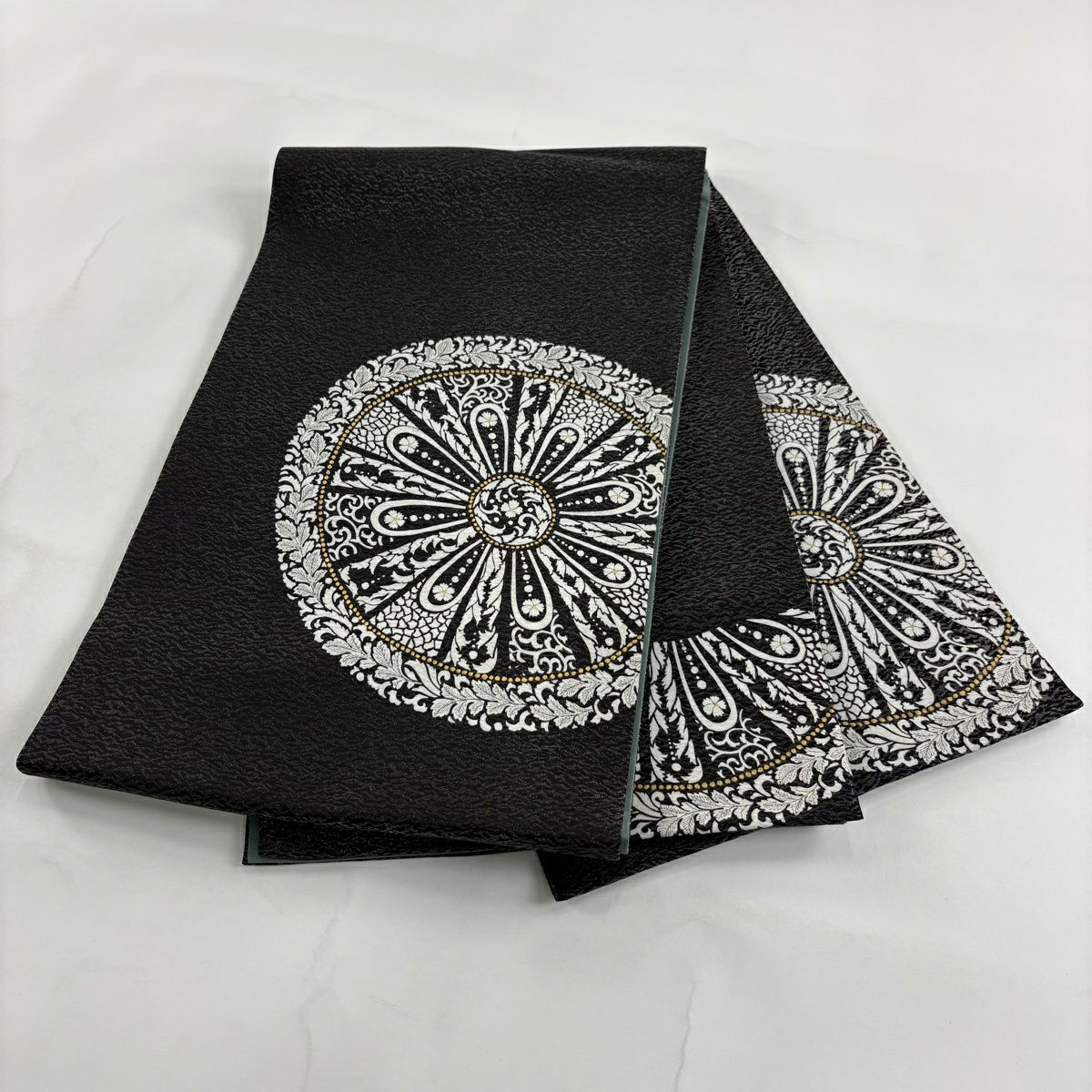 【美品】 袋帶 逸品級 菅有鬼一 落款 草花紋 銀糸 金銀彩 黑 お太鼓柄 純蠶絲