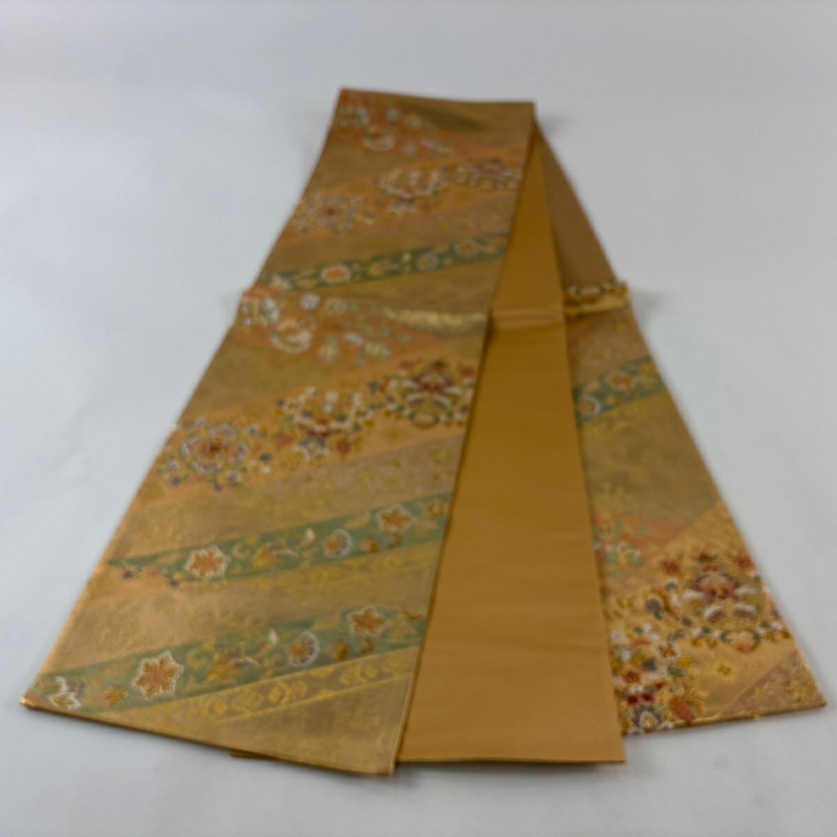 【美品】 袋帶 秀品級 向鳥 華紋 金金箔 唐織 金 六通 純蠶絲