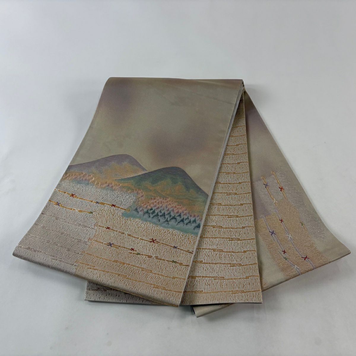 【美品】 袋帶 秀品級 山並 樹木 金金箔 漸層 灰紫 大鼓圖案 純蠶絲