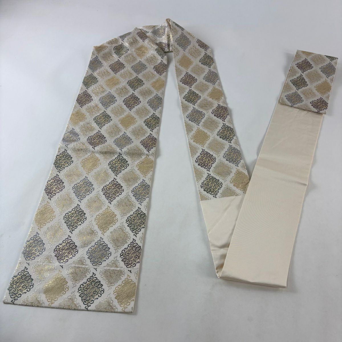 名古屋帶 名品級 花唐草紋 刺繡 金金箔 米色 純蠶絲