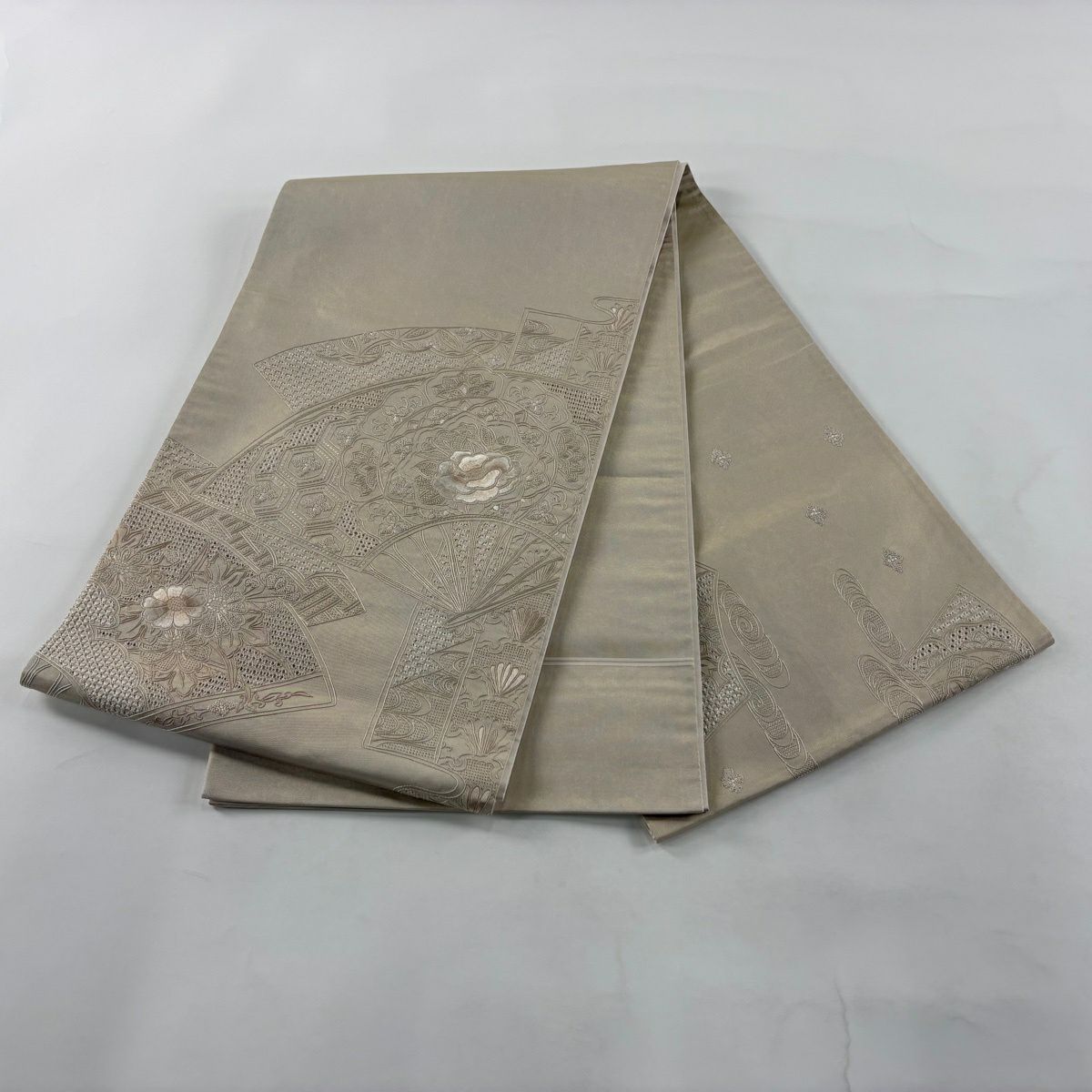 【美品】 袋帶 秀品級 扇子 草花紋刺繡 金金箔 金色 大鼓圖案 純蠶絲