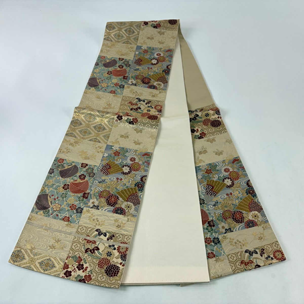 【美品】 袋帶 秀品級 線捲 草花紋 金絲 金金箔 米色 六通 純蠶絲