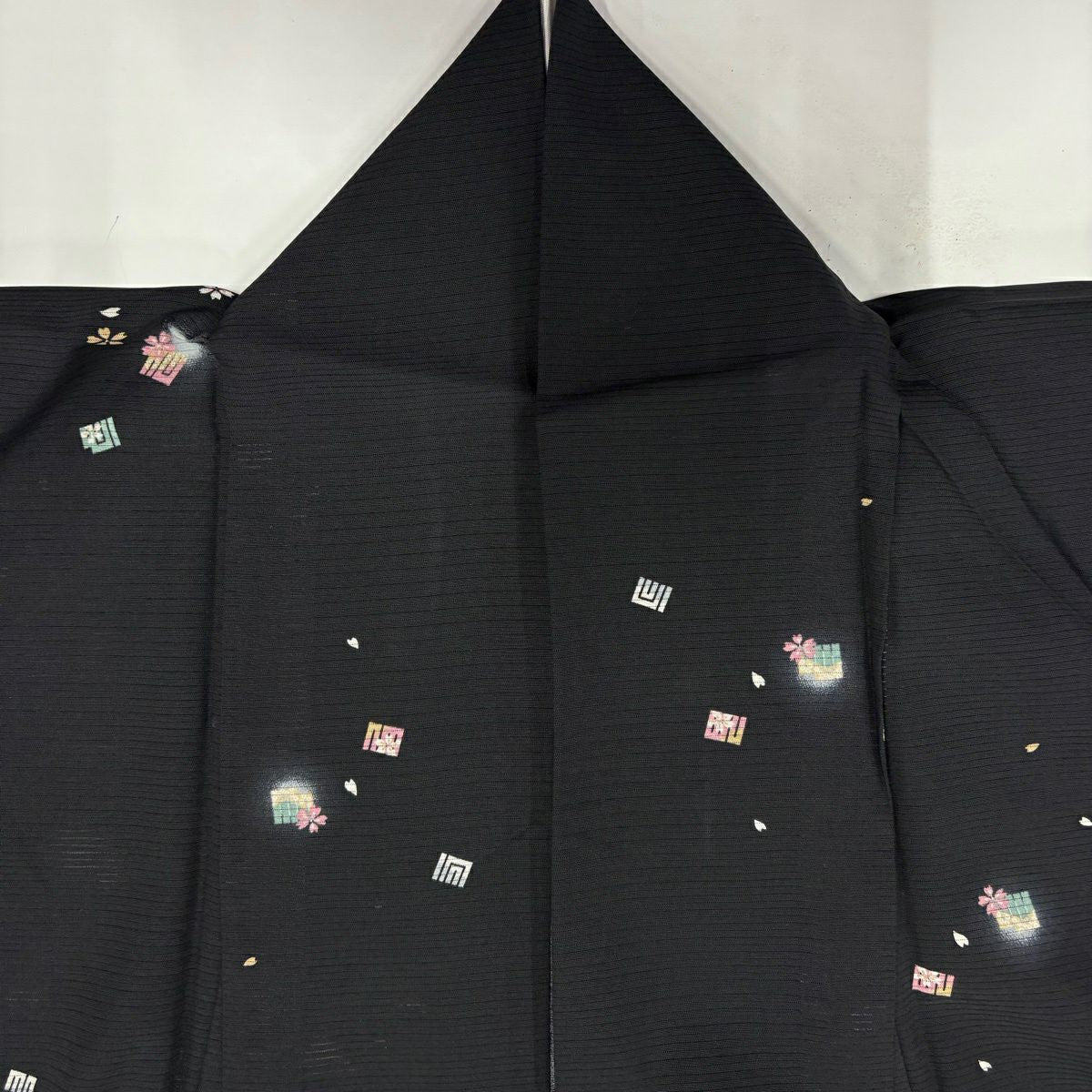 【美品】 小紋 身長169.5cm 袖長68.5cm L 薄物 絽 源氏香 櫻花 漸層 黑 純蠶絲 優品級