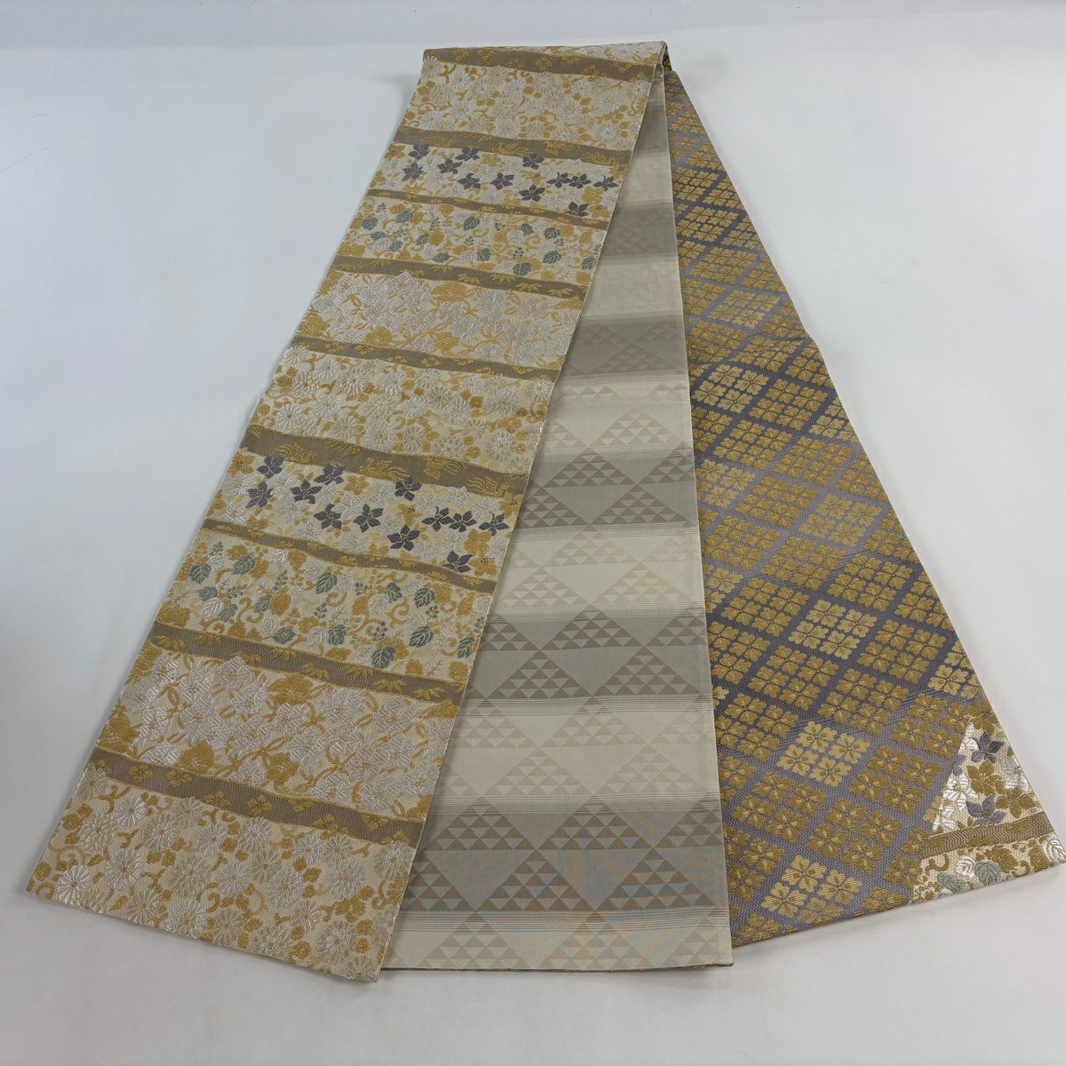 【美品】 袋帶 名品級 雙面 花唐草紋 麻葉 金華山織 刺繡 米色 大鼓圖案 純蠶絲