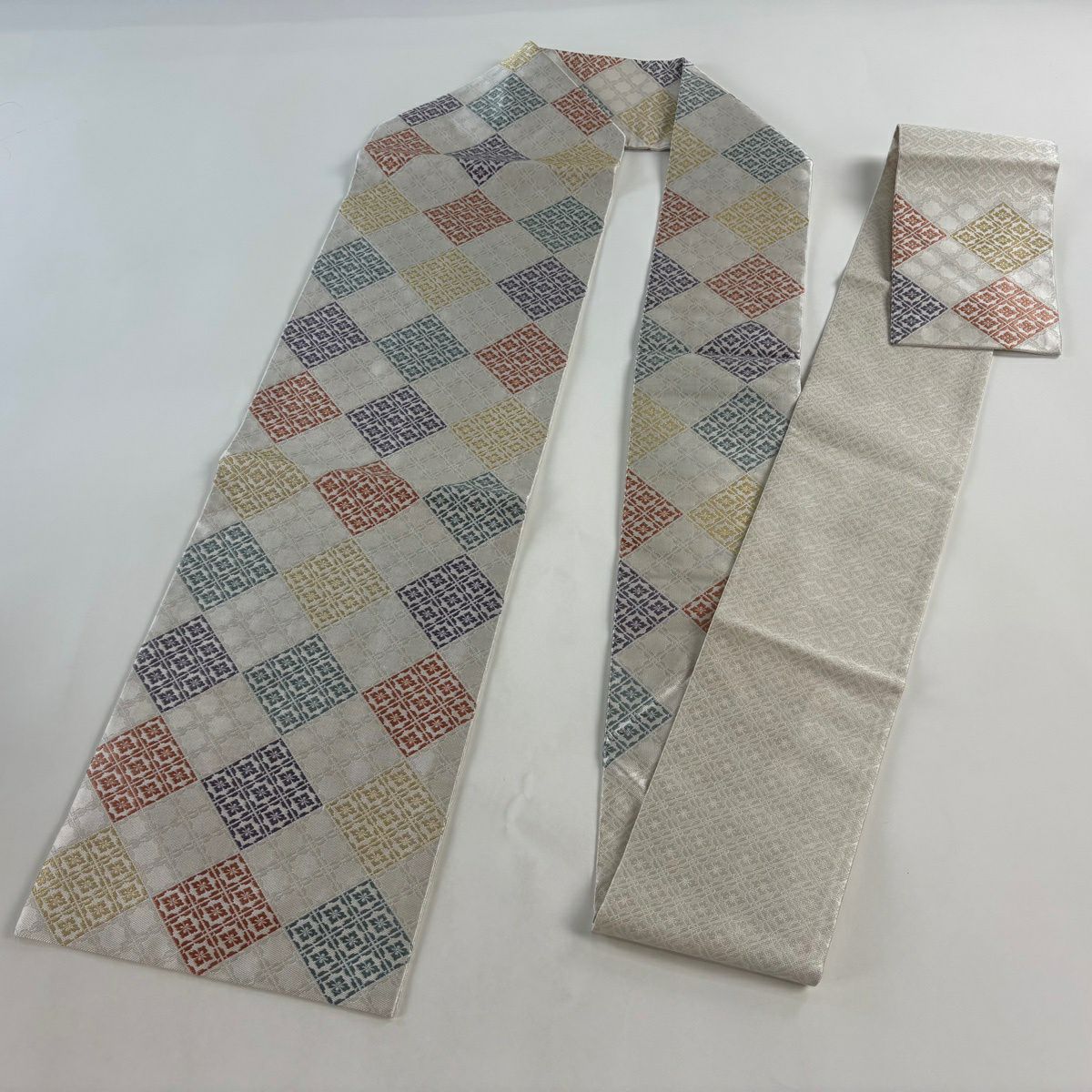 【美品】 名古屋帶 名品級 菱 花菱 刺繡 金線 灰白 純蠶絲