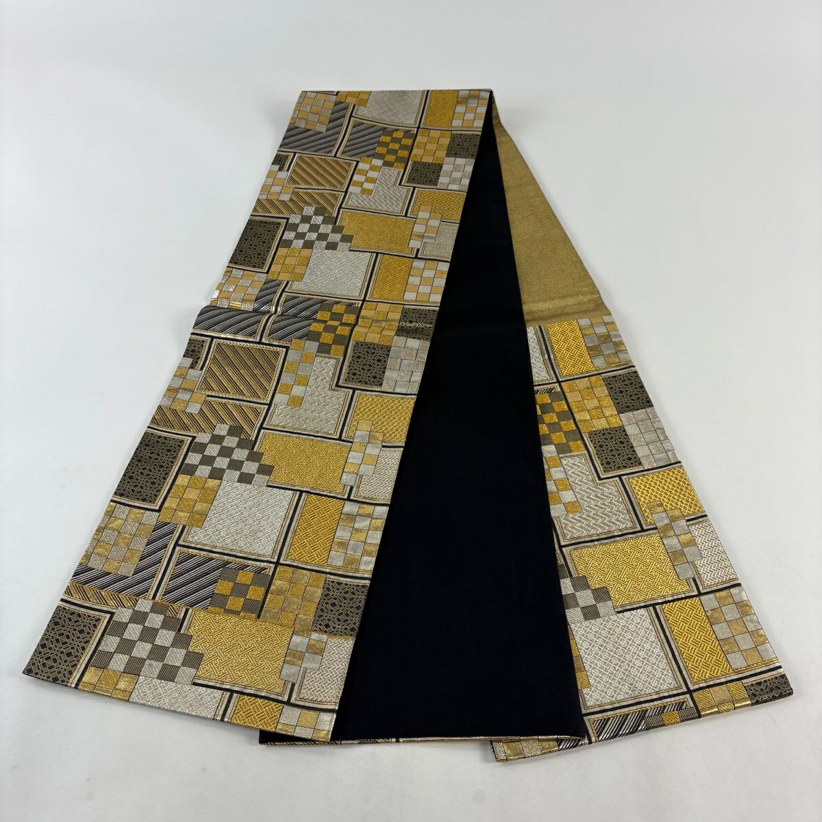 【美品】 袋帶 秀品級 市松樹 斜紋 金銀彩 金金箔 黑 六通 純蠶絲