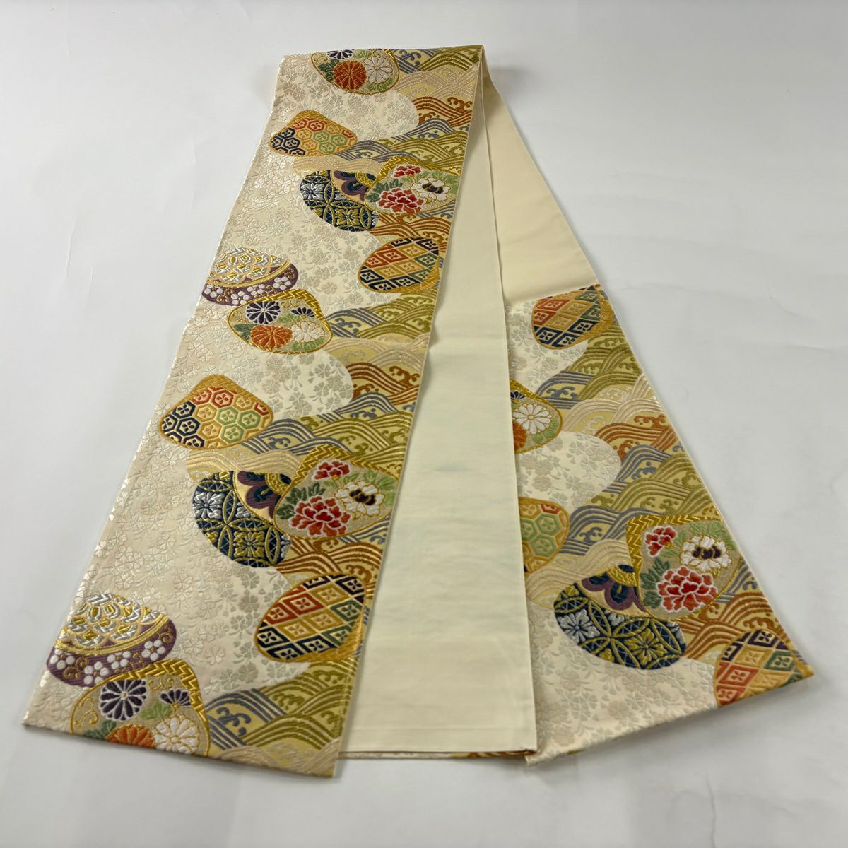 【美品】 袋帶 秀品級 貝合牡丹 金銀彩 刺繡 米色 六通 純蠶絲