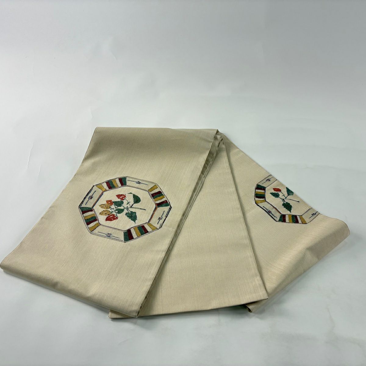 【美品】 袋帶 秀品級 草花紋紋 金糸 米色 お太鼓柄 純蠶絲