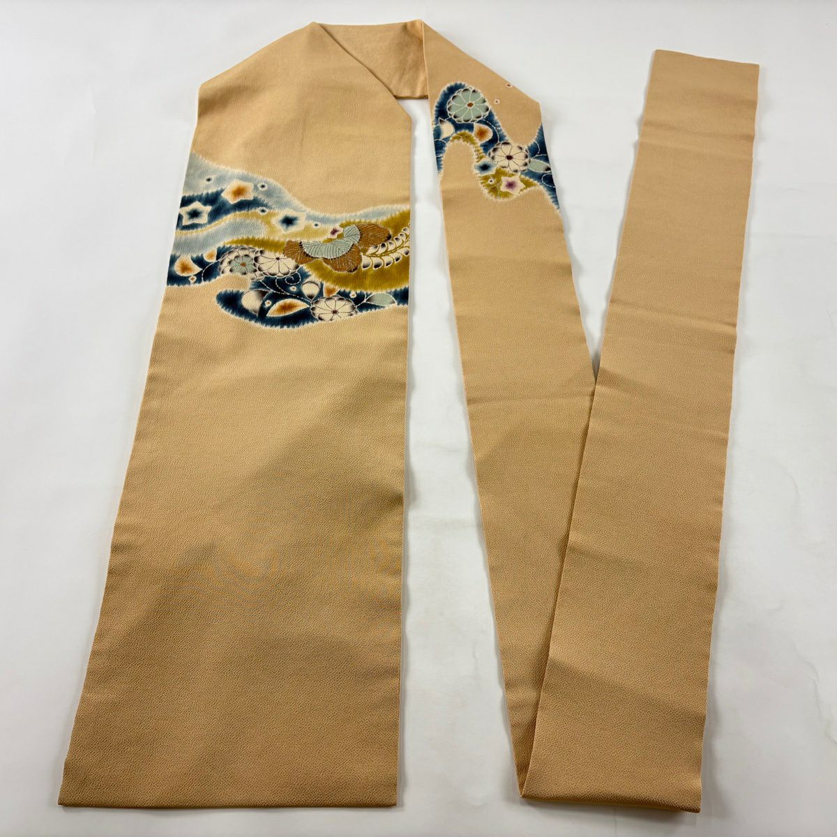 【美品】 名古屋帶 秀品級 落款 草花紋紋 霞 縮緬 米色 純蠶絲