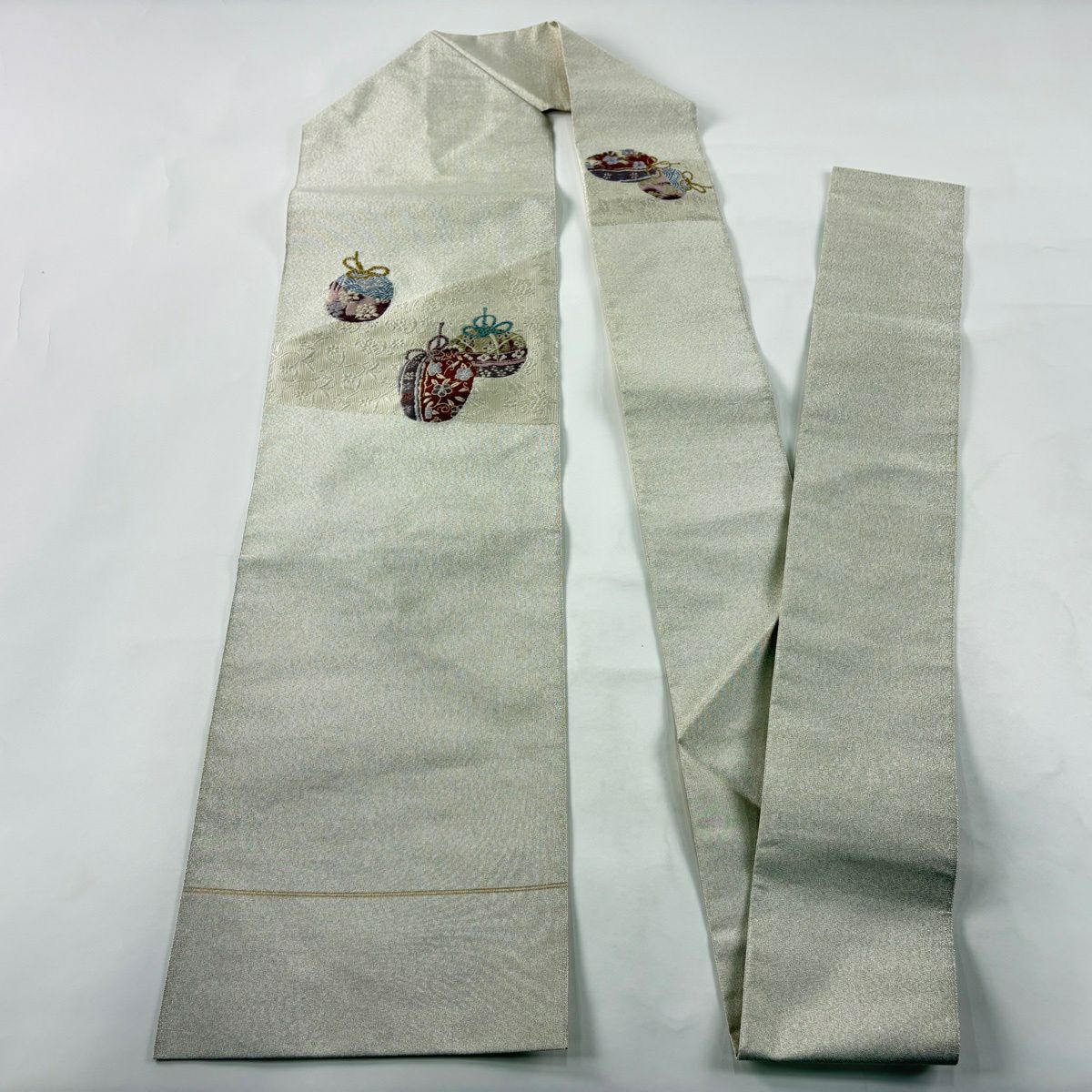 【美品】 名古屋帶 優品級 八寸名古屋帶 仕覆 草花紋刺繡 銀線 奶油色 純蠶絲