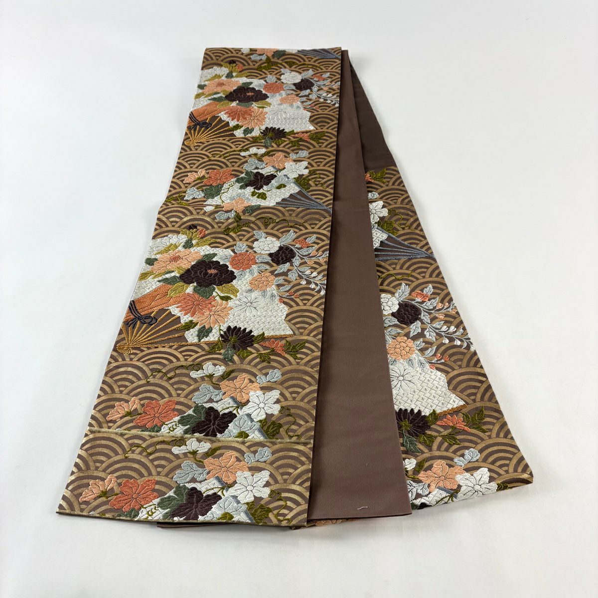 【美品】 袋帶 秀品級 關西仕立 雙層扇子 草花紋紋 金金箔 唐織 茶 六通 純蠶絲
