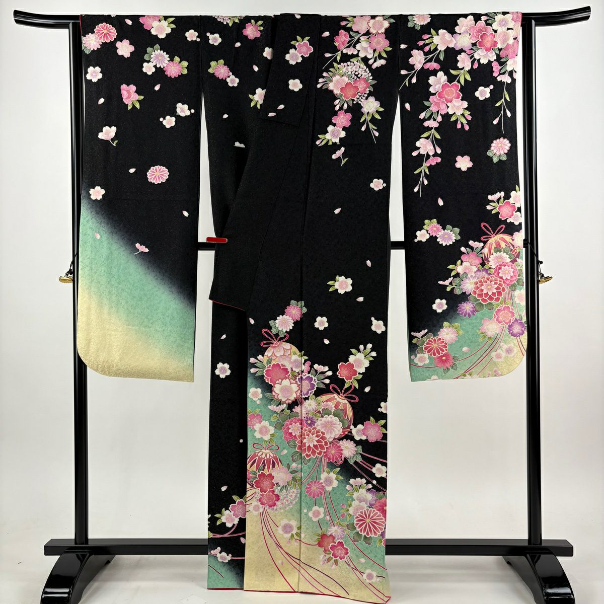 【美品】振袖禮服 身長165cm 袖長66cm M 雙層 くす玉 草花紋紋 金通し 金銀彩 黑 純蠶絲 逸品級