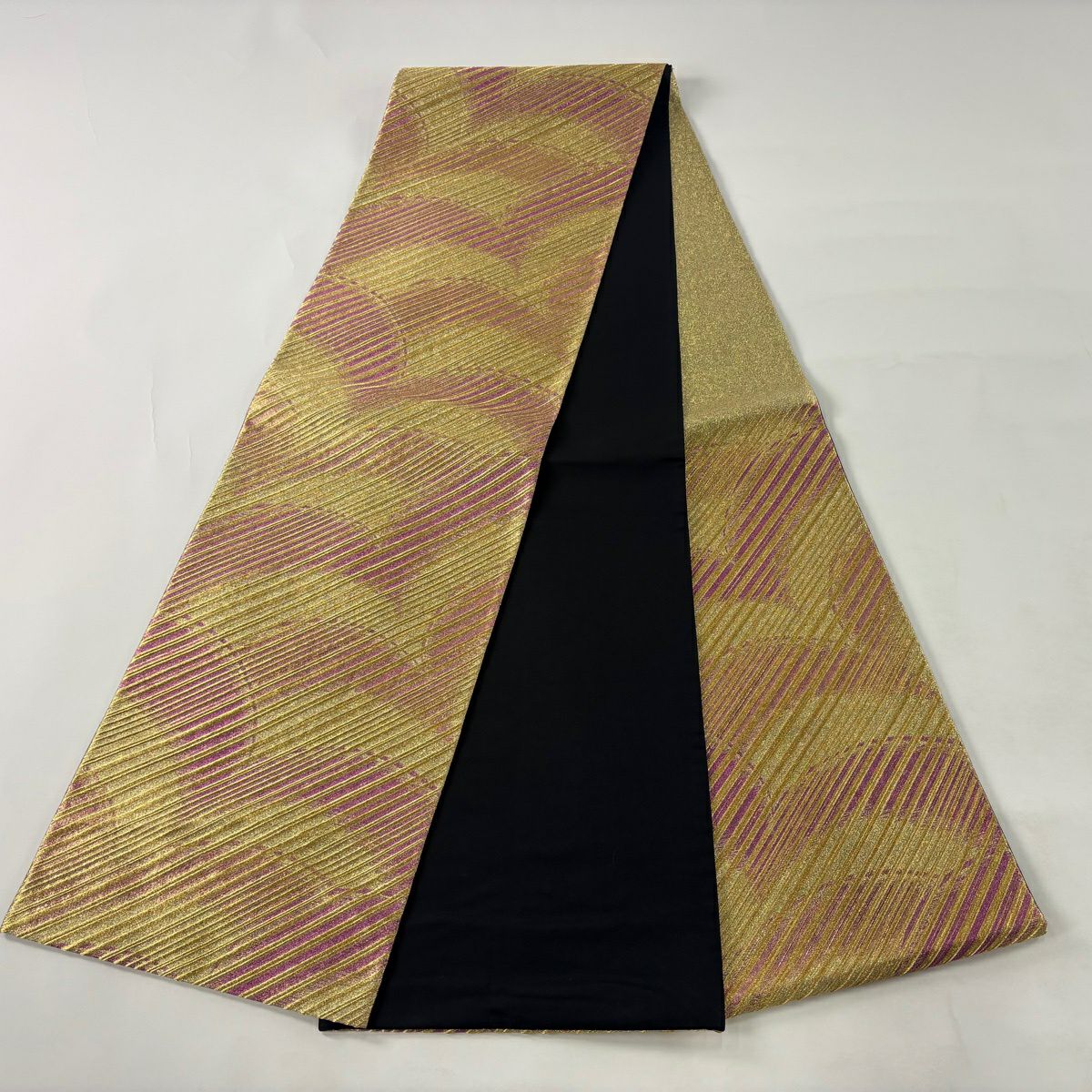 【美品】 袋帶 秀品級 斜紋 幾何學 金絲 金金箔 金 六通 純蠶絲