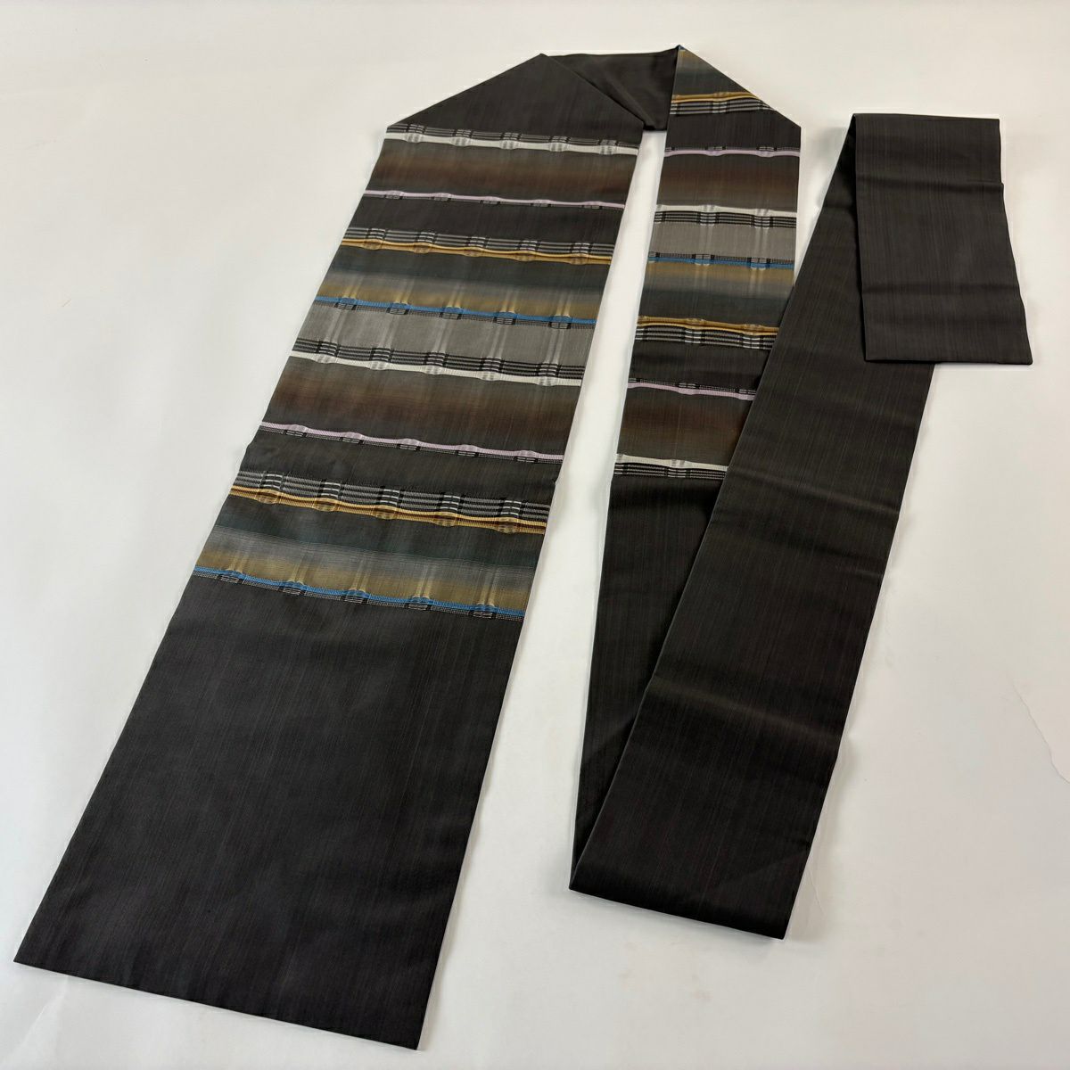 【美品】名古屋帶 逸品級 藤山千春 吉野間道 黑灰 純蠶絲