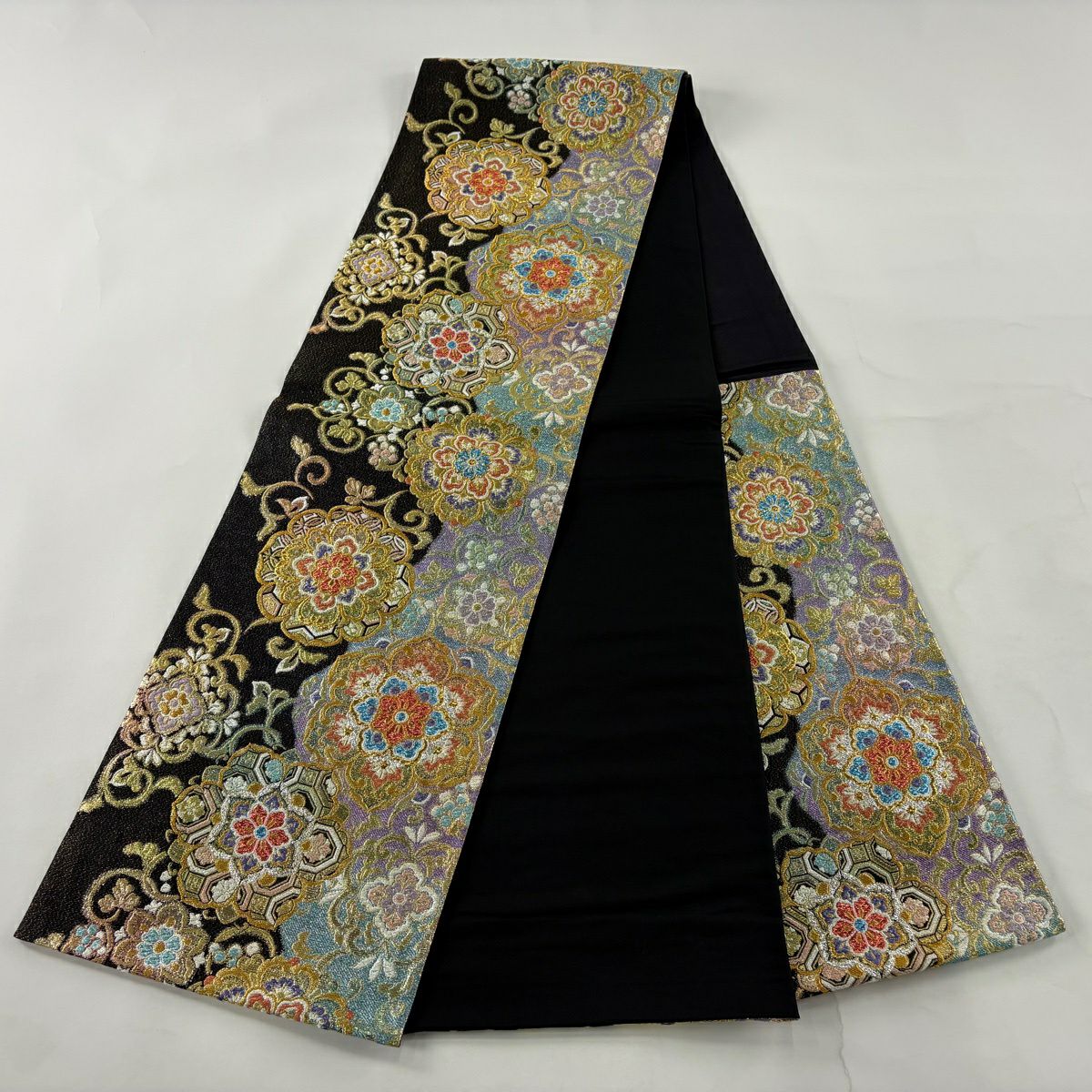 袋帶 秀品級 振袖禮服禮服用 華紋 花唐草紋 金絲 金金箔 黑 六通 純蠶絲