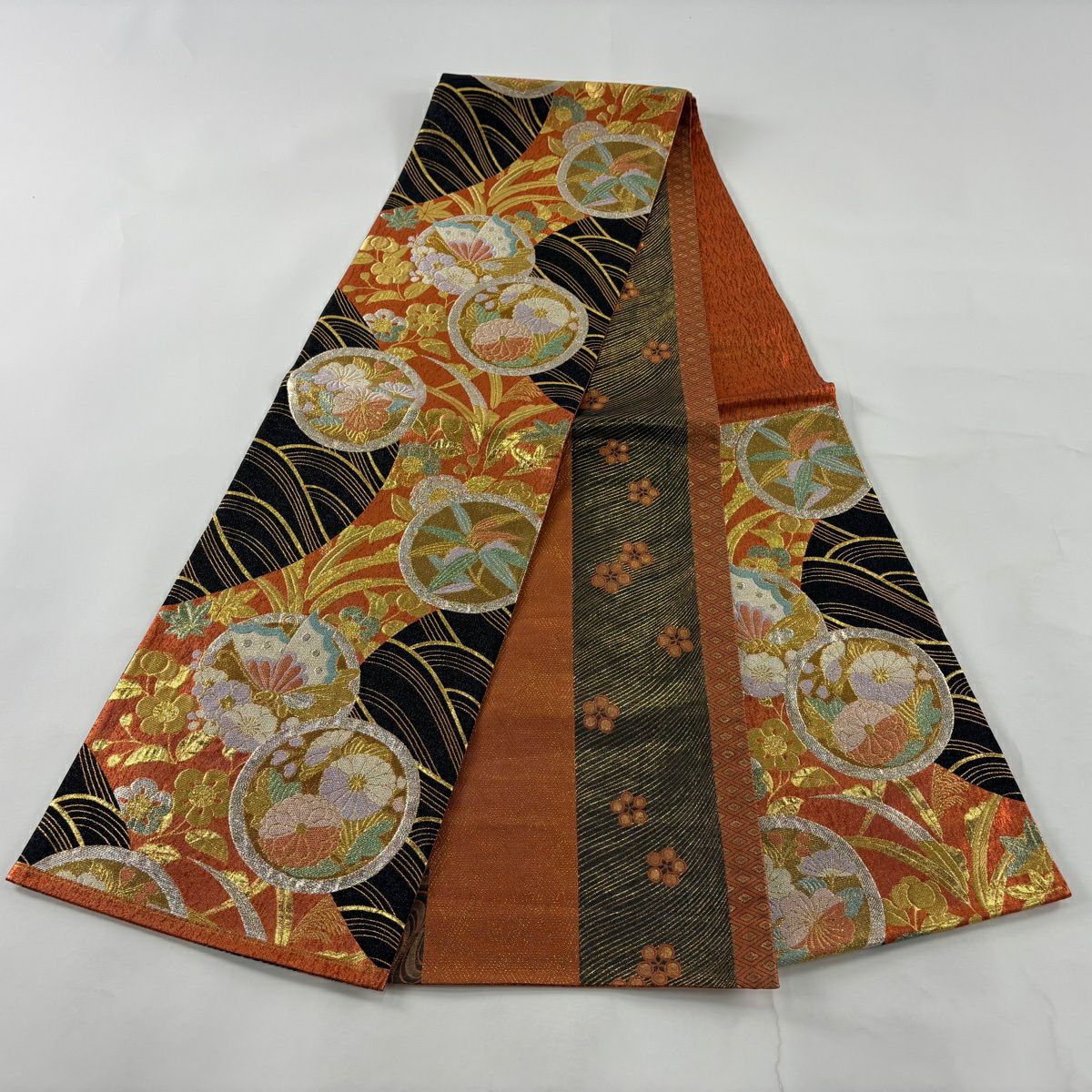 【美品】 袋帶 秀品級 振袖禮服禮服用 夢爛漫 草花紋 蝶 金糸 金金箔 黑 六通 純蠶絲