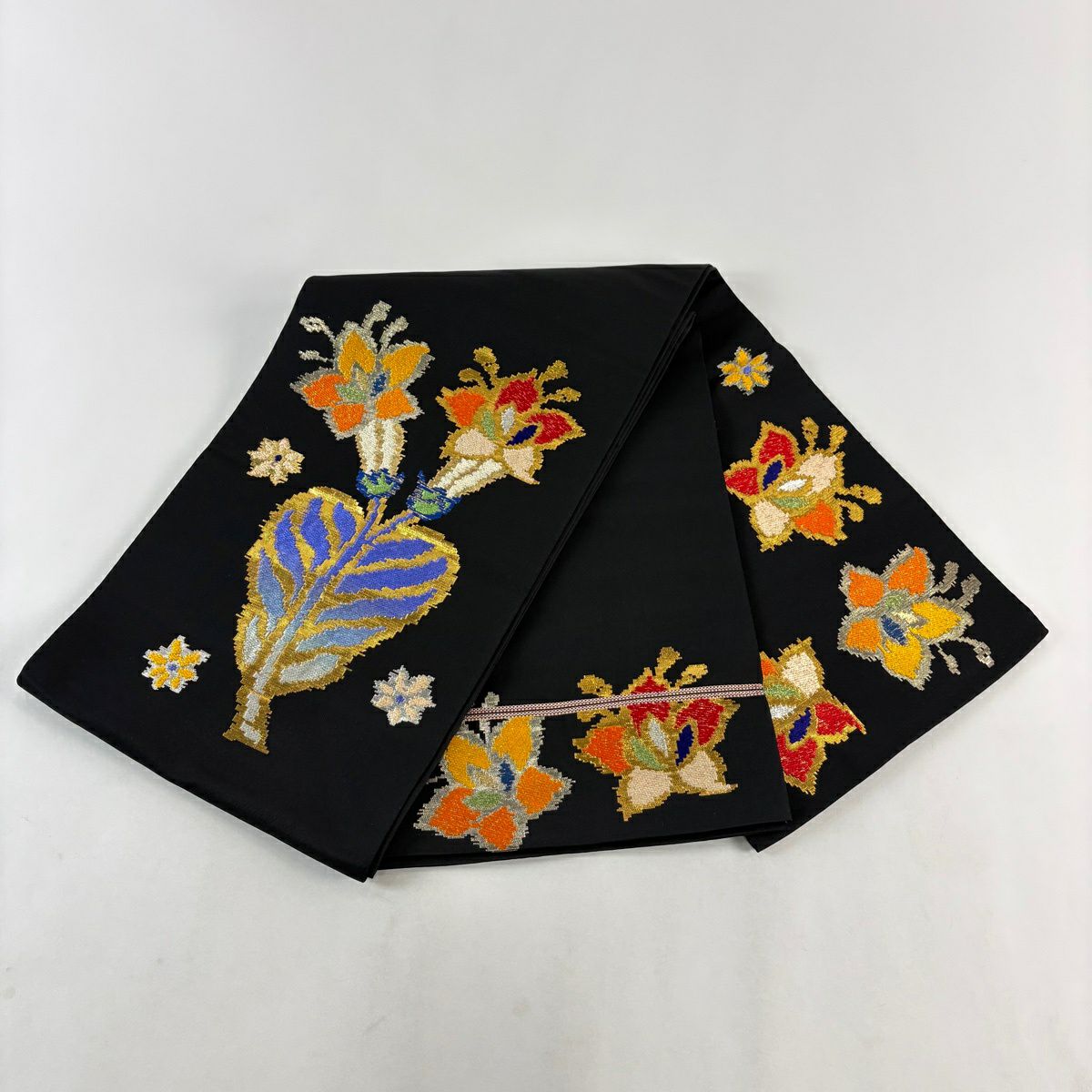 袋帶 逸品級 龍村平蔵 落款あり 毛房文 草花紋刺繡 金金箔 黑 お太鼓柄 純蠶絲