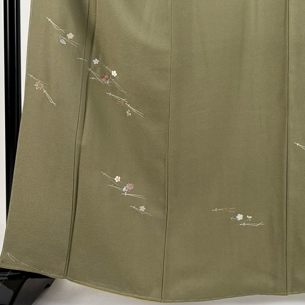 【庫存清倉】 付下 身長163cm 袖長63cm S 雙層 落款 松樹葉 草花紋刺繡 金線 茶綠 純蠶絲 優品級