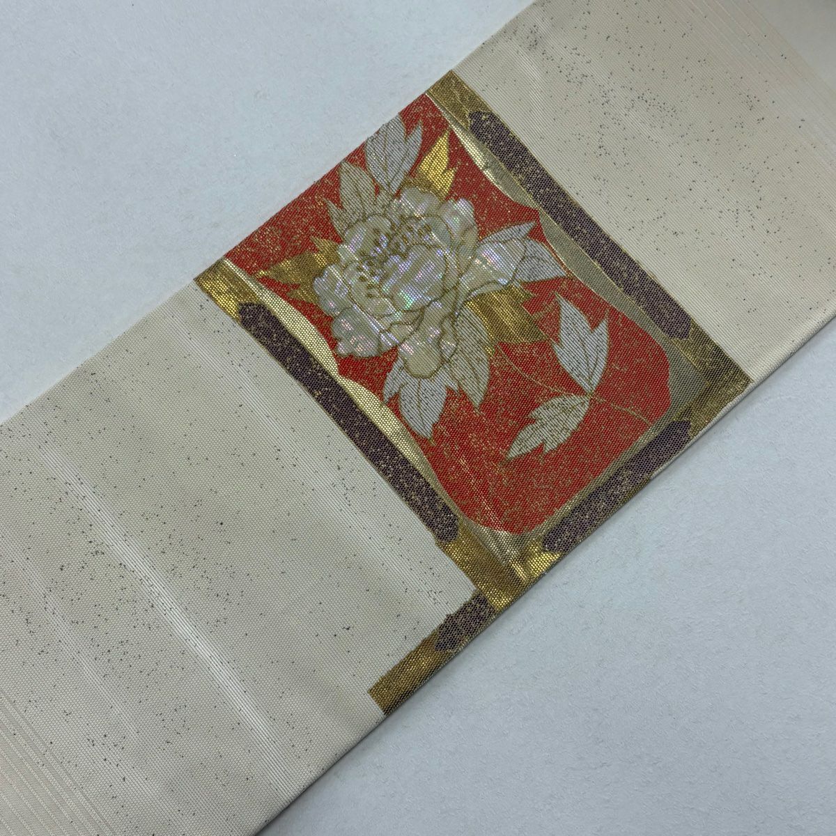 【庫存清倉】 名古屋帶 優品級 牡丹 菊花 螺鈿金金箔 金金箔 奶油色 純蠶絲