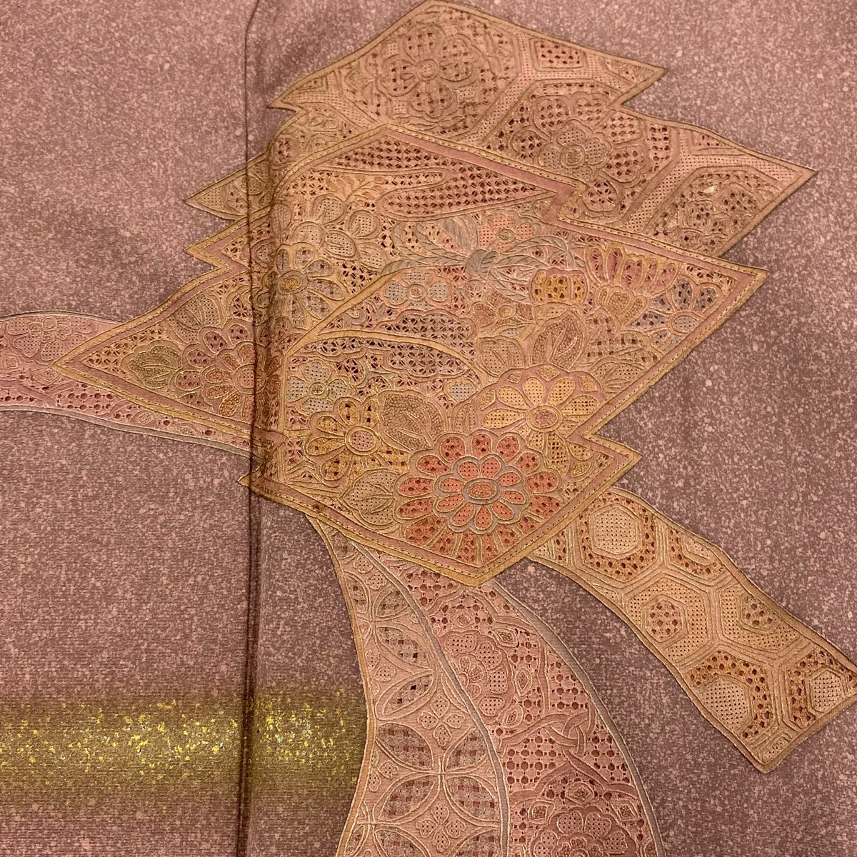 【庫存清倉】 付下 身長167.5cm 袖長65cm M 雙層 松樹皮菱 草花紋刺繡 金彩裝飾 粉紅 純蠶絲 優品級 一個紋