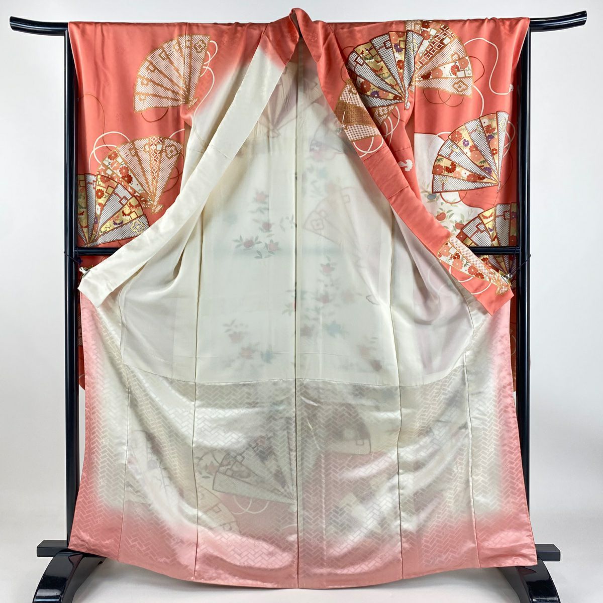 振袖禮服 身長166.5cm 袖長66cm M 雙層 吾妻德穗 落款あり 扇子 菊花唐草紋 金絲 金銀彩 鮭粉色 純蠶絲 逸品級