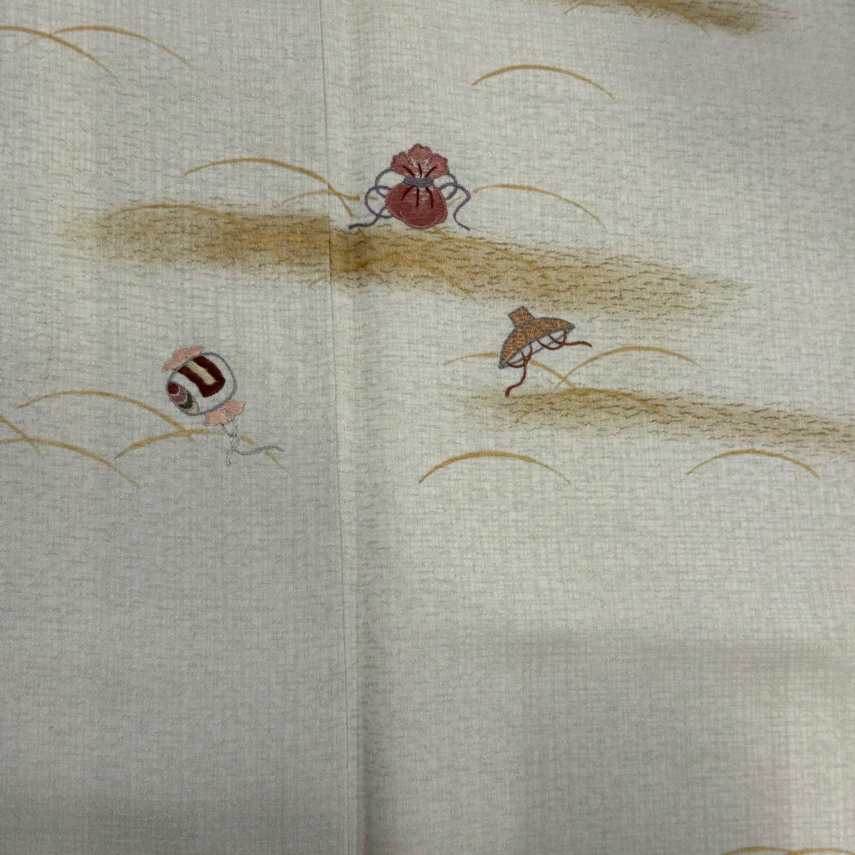 【庫存清倉】 付下 身長157cm 袖長63cm S 雙層 寶物滿載 霞 刺繡 金彩裝飾 灰茶 純蠶絲 美品 秀品級 一個紋
