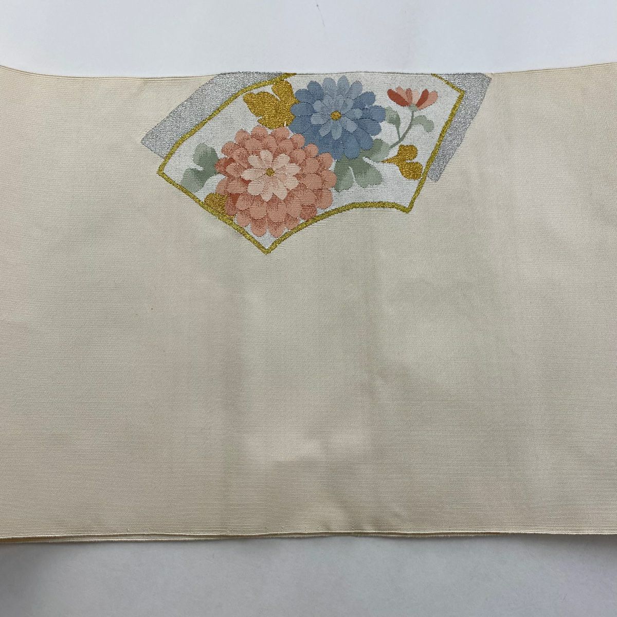 【庫存清倉】名古屋帶 美品 秀品級 八寸名古屋帶 松樹葉仕立 扇子面 菊花 金銀彩 綴れ 米色 純蠶絲