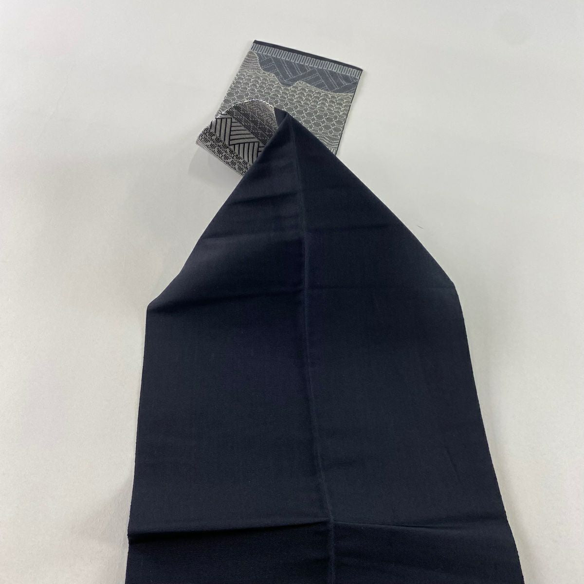 名古屋帶 秀品級 八寸名古屋帶 松樹葉仕立 雙層條紋 寄花紋 黑灰 純蠶絲