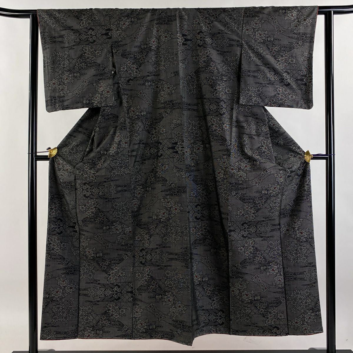 【庫存清倉】 大島紬織 身長152cm 袖長61cm S 雙層 證書齊全 草花紋紋 流水 黑灰 純蠶絲 美品 名品級