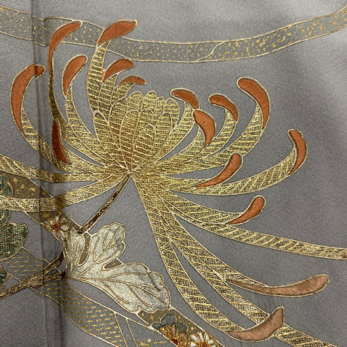 【庫存清倉】 付下 身長161cm 袖長67.5cm L 雙層 菊花花 蔓帶 金銀彩 刺繡 灰 純蠶絲 優品級