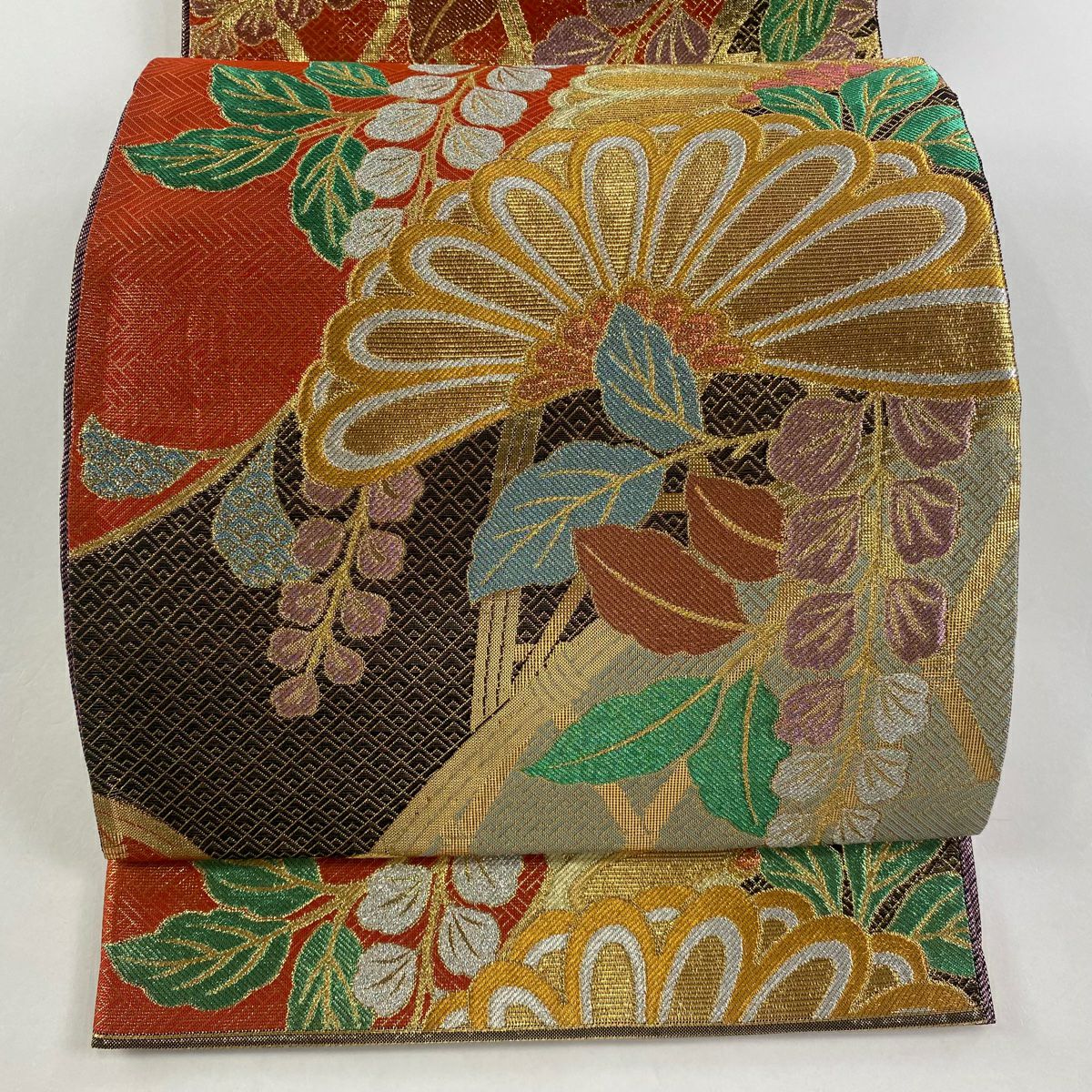 【庫存清倉】 袋帶 美品 秀品級 振袖禮服禮服用 菊花花 葉子 唐織 金金箔 焦茶 六通 純蠶絲
