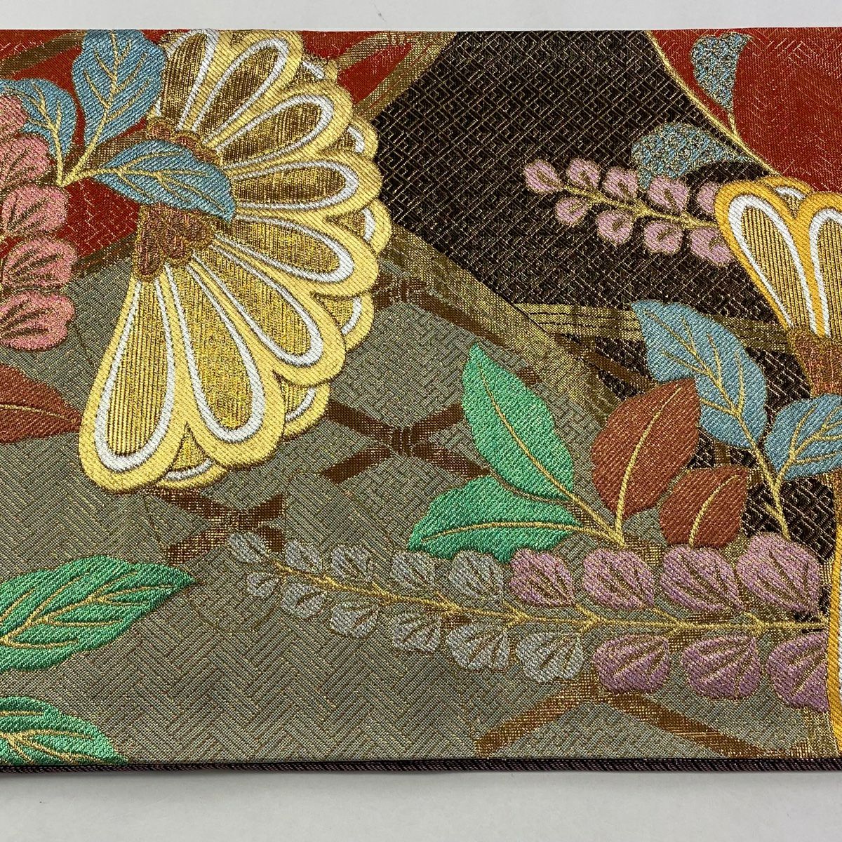 【庫存清倉】 袋帶 美品 秀品級 振袖禮服禮服用 菊花花 葉子 唐織 金金箔 焦茶 六通 純蠶絲