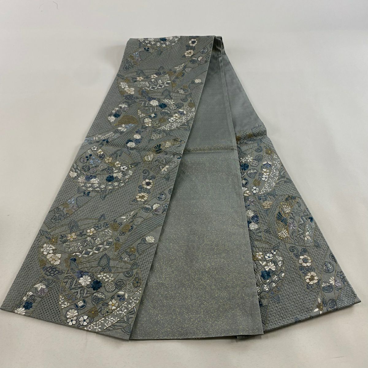 【庫存清倉】 袋帶 逸品級 線卷 草花紋刺繡 金線 青灰色 六通 純蠶絲