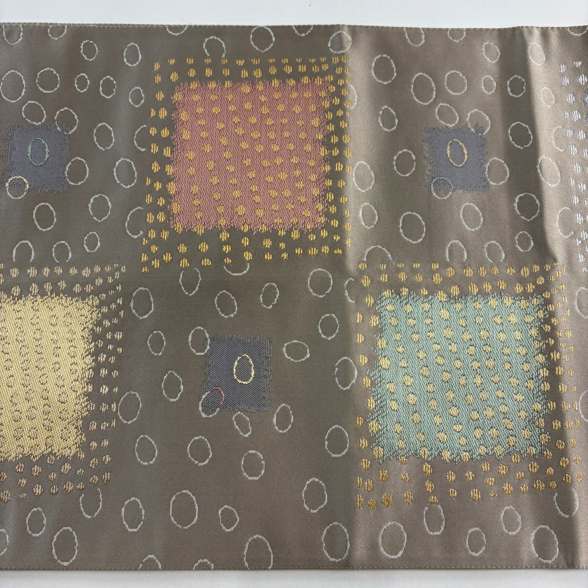 【庫存清倉】 袋帶 美品 逸品級 となみ織物 落款あり となみ帶 四角圖案 圓形圖案 金絲 灰茶 六通 純蠶絲